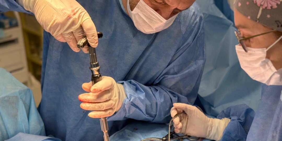 Инцидент со скорой завершился счастливым финалом: врачи Владивостока вернули способность ходить 18-летней лыжнице с травмой позвоночника