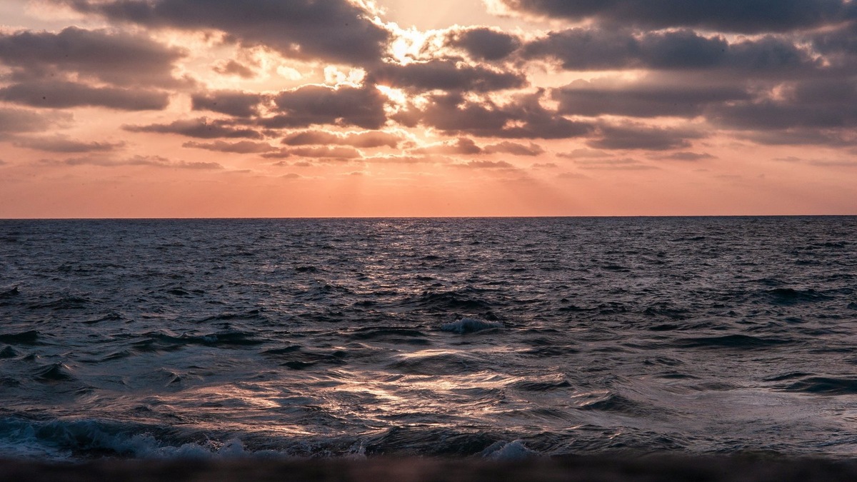    Ученые наблюдают масштабные изменения в движении пресной воды в океане.