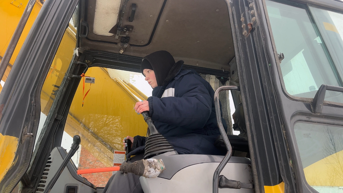 "Хочется стать единственной девочкой, которая победит на всероссийском этапе", - говорит студентка Раменского дорожно-строительного техникума Варвара Солдатова.  