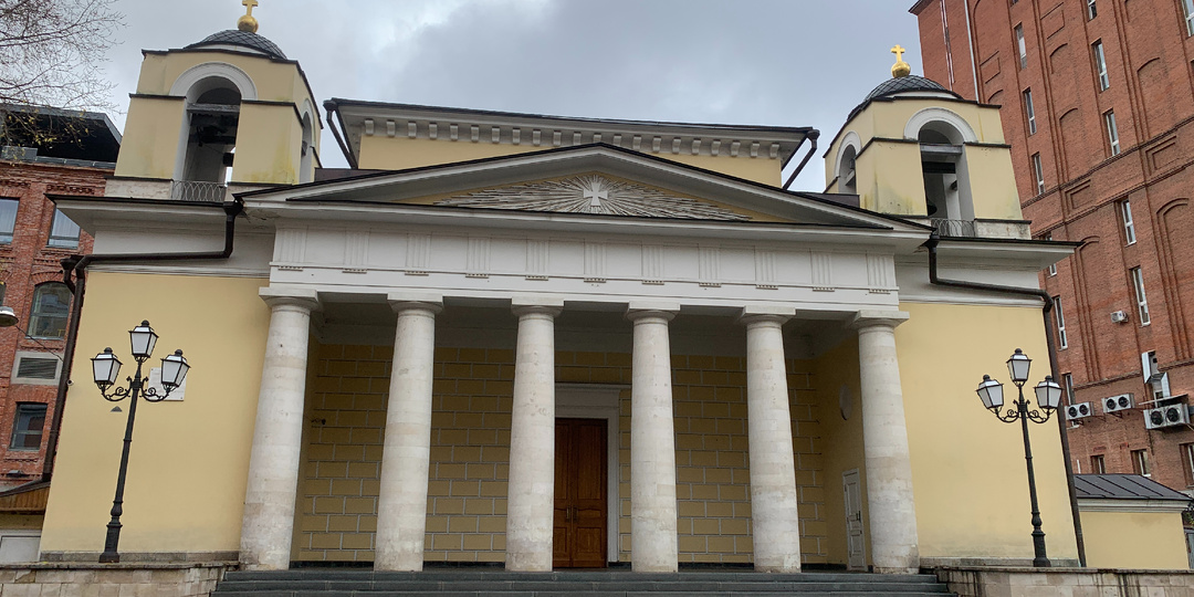 Непокорённый католический храм в тихих улочках Москвы.