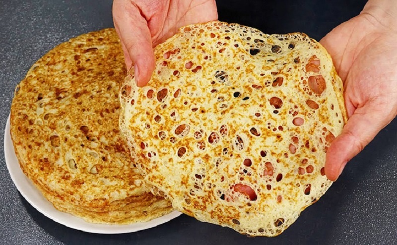 Старинный рецепт ажурных блинов на тёплом молоке: секреты вкуса из глубины деревенской жизни