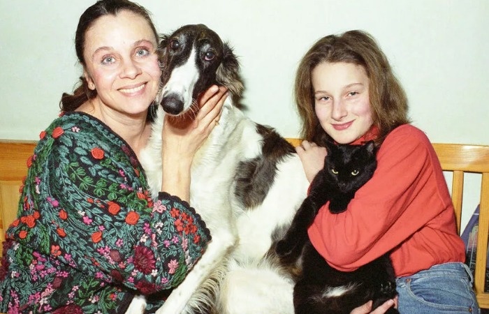 Любовь Полищук с дочкой.