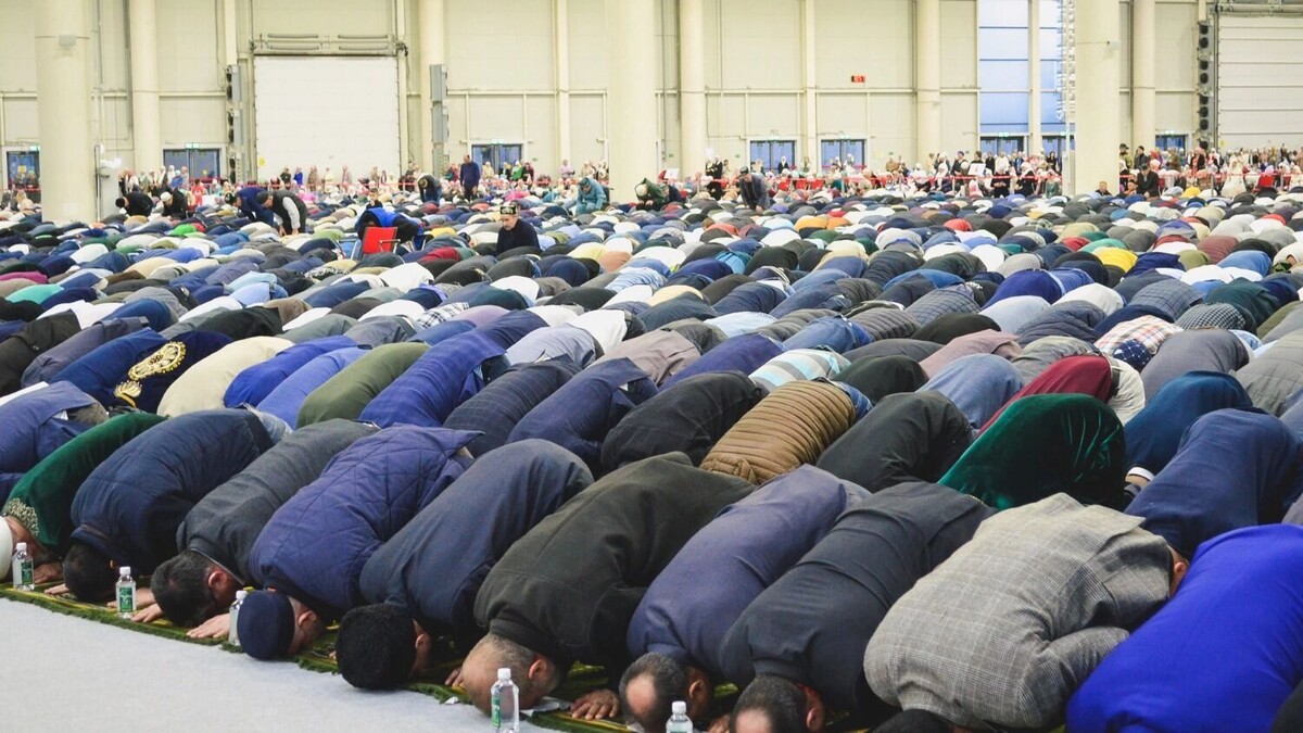    Особое внимание уделяется молитвенным службам и чтению Корана.   inkazan.ru