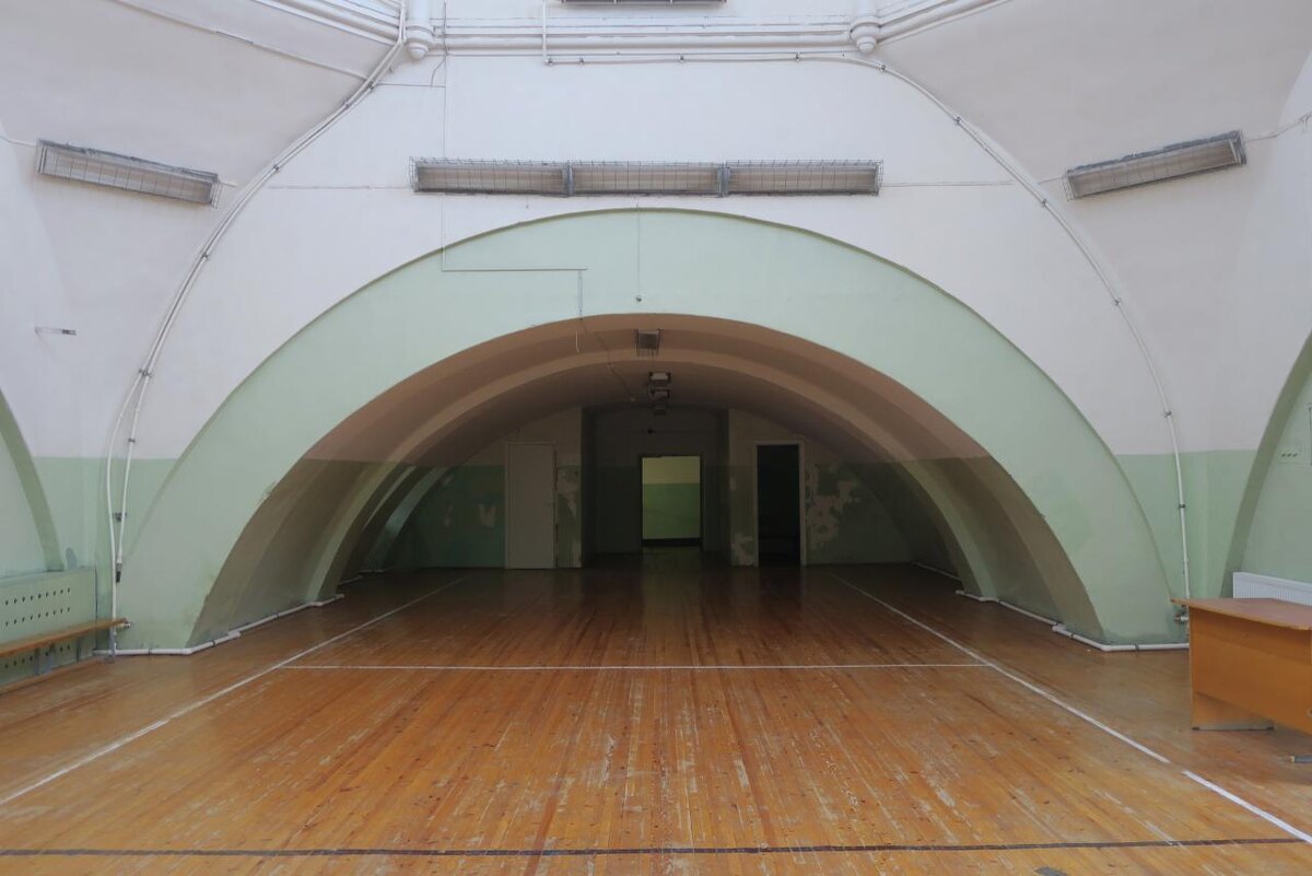 бывшая церковь,переделанная в спорт зал