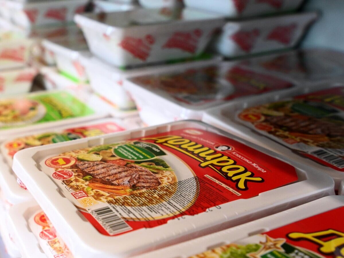    Продажа лапши быстрого приготовления "Доширак"© РИА Новости . Павел Бедняков