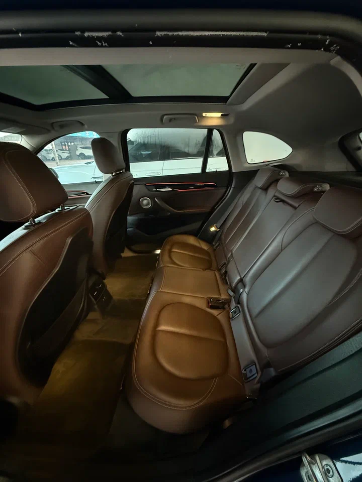 BMW X1 - простор на заднем ряде сидений