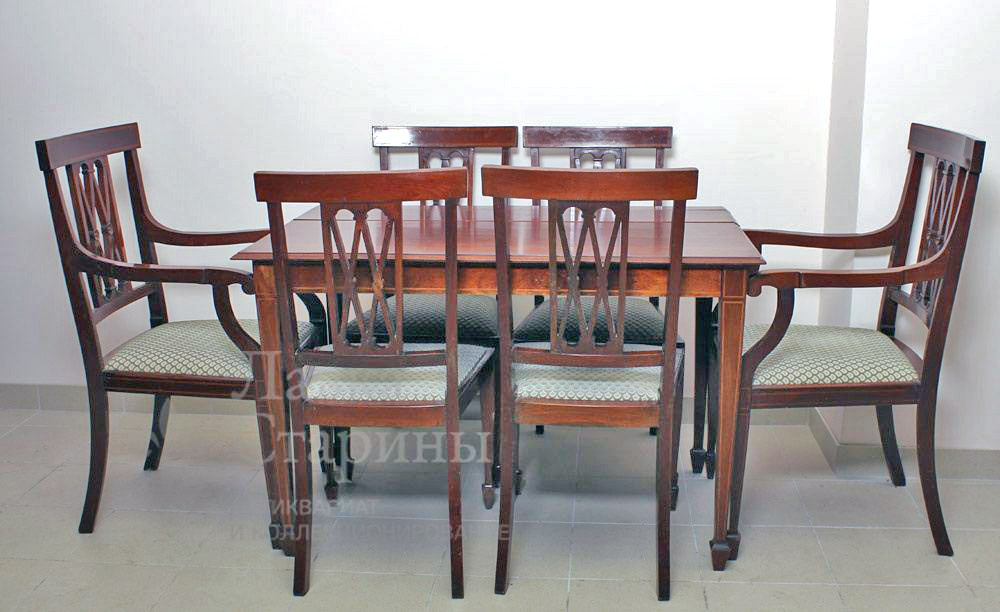 Антикварная столовая: стол и шесть стульев, красное дерево, Россия, 19 в. Фото с нашего сайта dvaveka.ru
