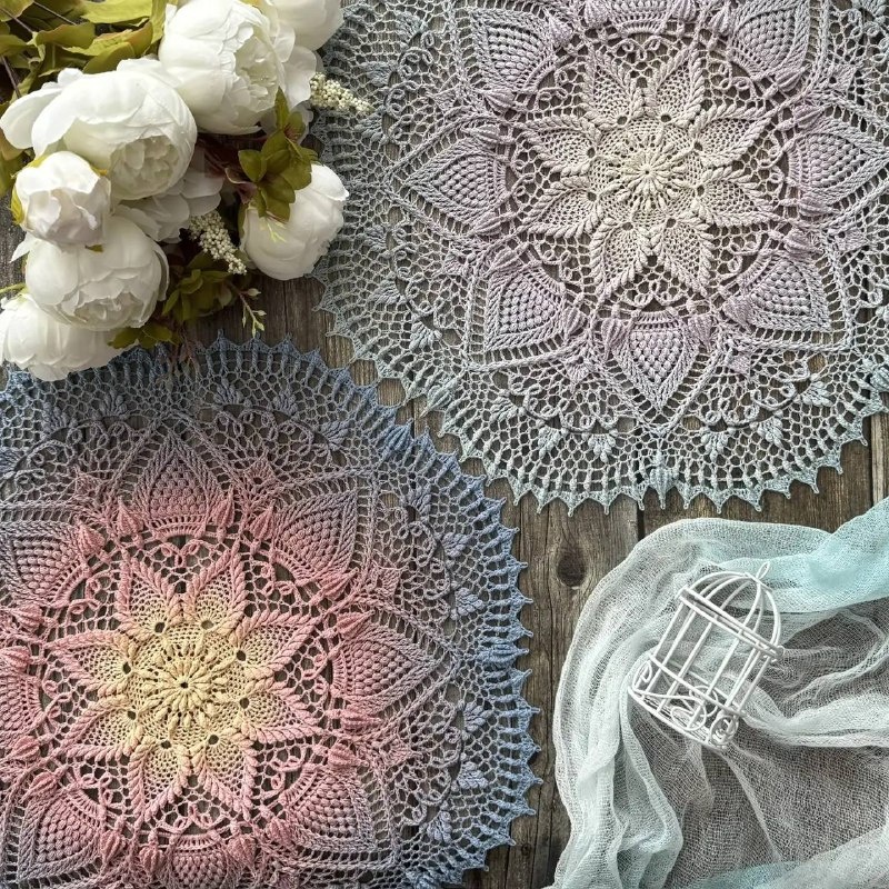 Рельефные салфетки из пряжи ручного окрашивания 