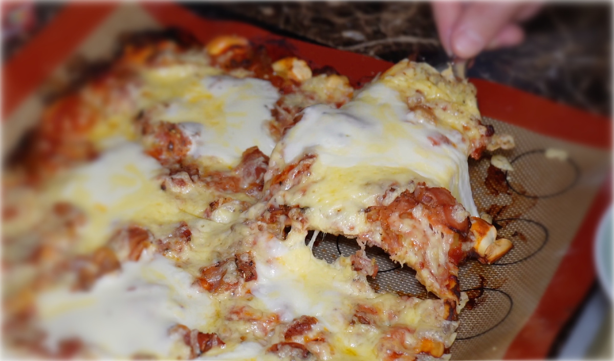 Пицца на пельменях