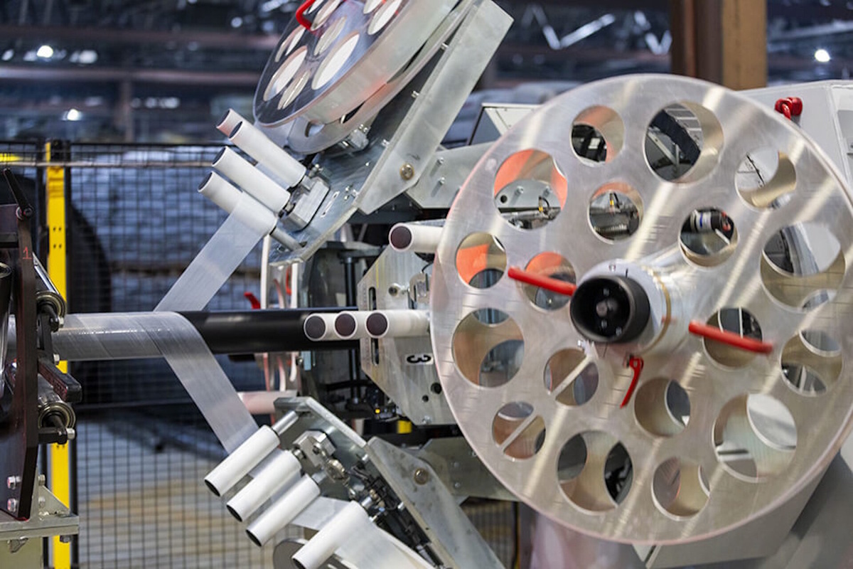 От большинства имеющихся на рынке труба ПОЛИФИБРОН отличается тем, что все слои в ней связаны между собой. Источник фото: официальный сайт Группы ПОЛИПЛАСТИК.