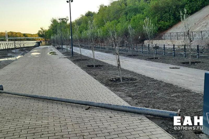    Набережная в Оренбурге, откуда виден автомобильный мост