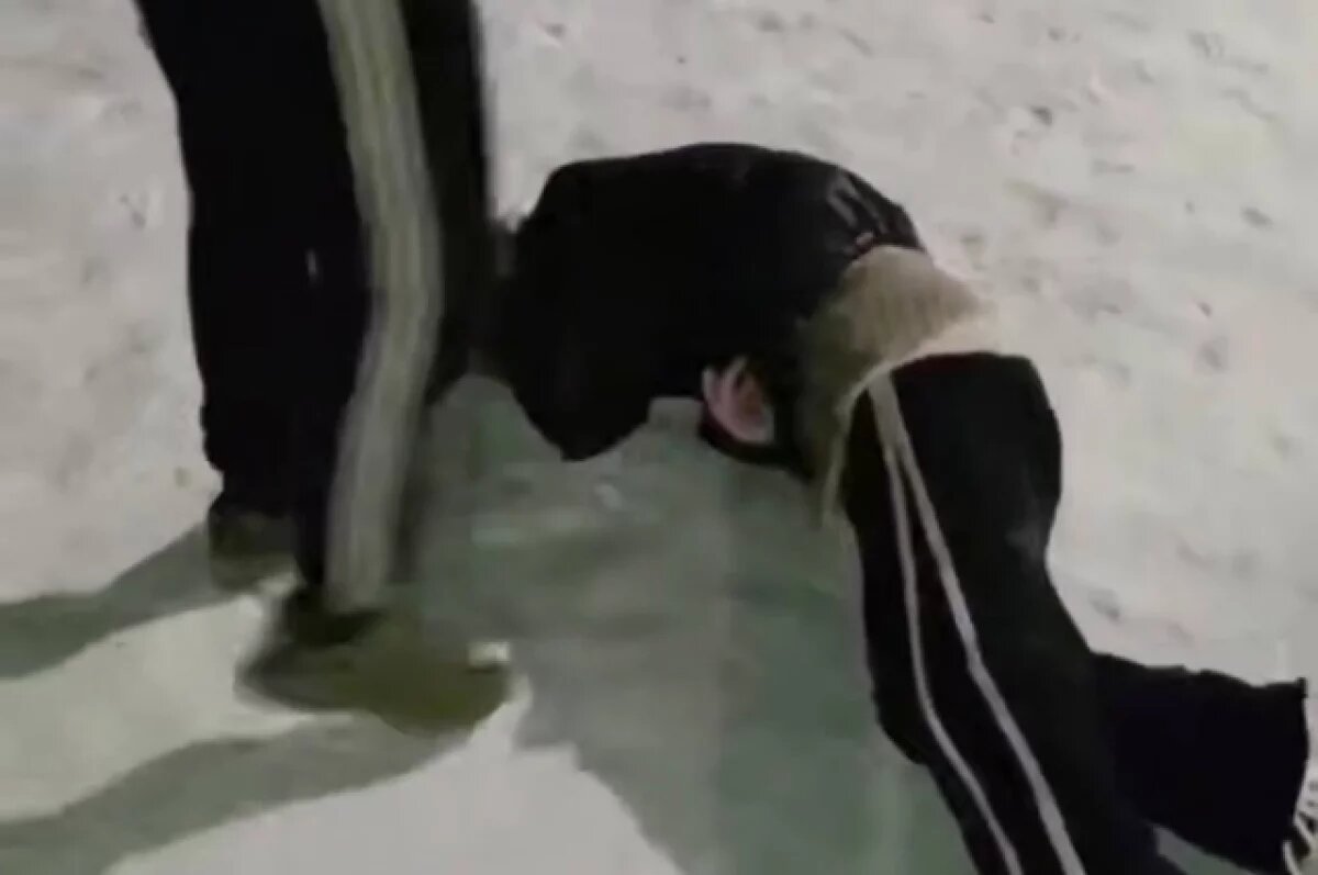    Избитую на камеру в Междуреченске девушку-инвалида обвинили в оргиях