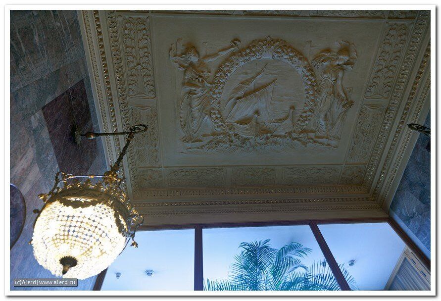 Лепные украшения потолков гостиницы "Метрополь" работы Петра Сысоева, фотография из открытых источников Яндекса