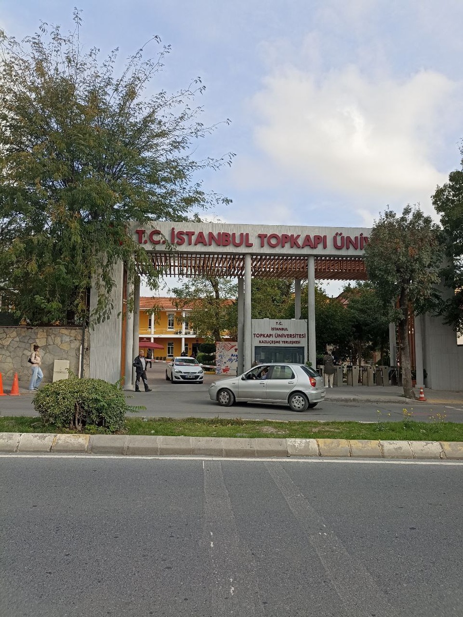 кампус моего Университета в 5 минутах от Ворот Константинополя