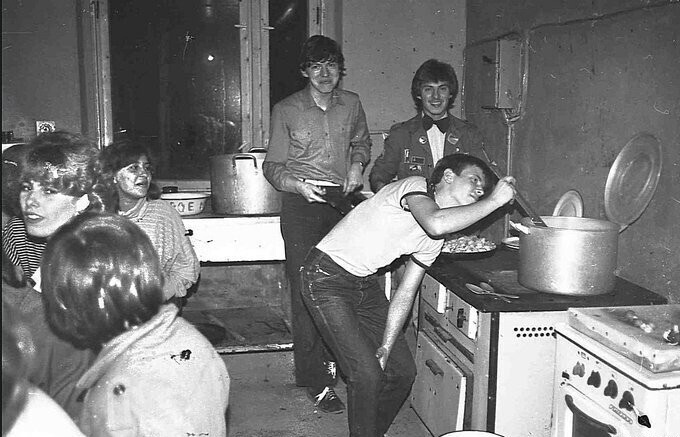 Когда студентам жилось веселее - во времена СССР, в "лихие" 90-е или сейчас. Разбираемся вместе