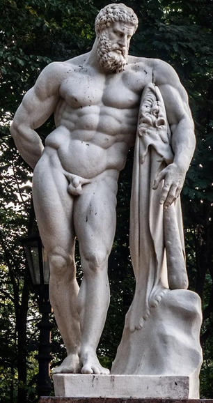 Это не Арнольд, это Геркулес – и это моя любимая статую в Питере…