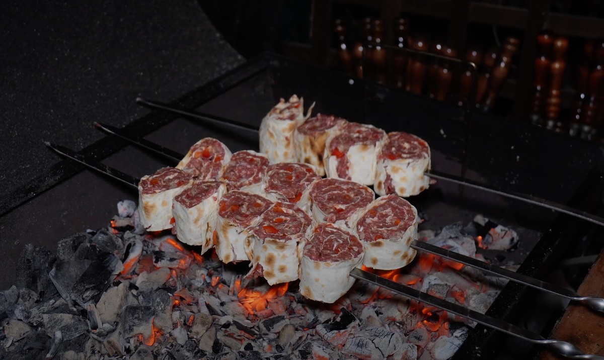 Мясные рулеты на мангале