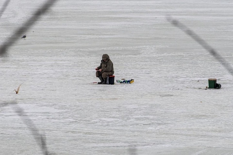    Зимняя рыбалка таит в себе много неожиданностей и опасностей. Михаил ФРОЛОВ