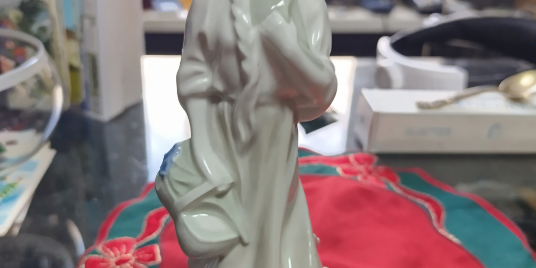 Стоит ли вкладывать сбережения в статуэтки?