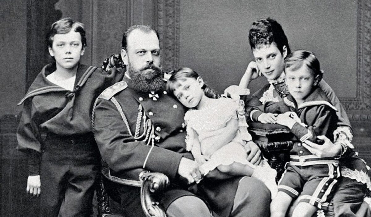 Семья Александра третьего отдыхает в Гатчине