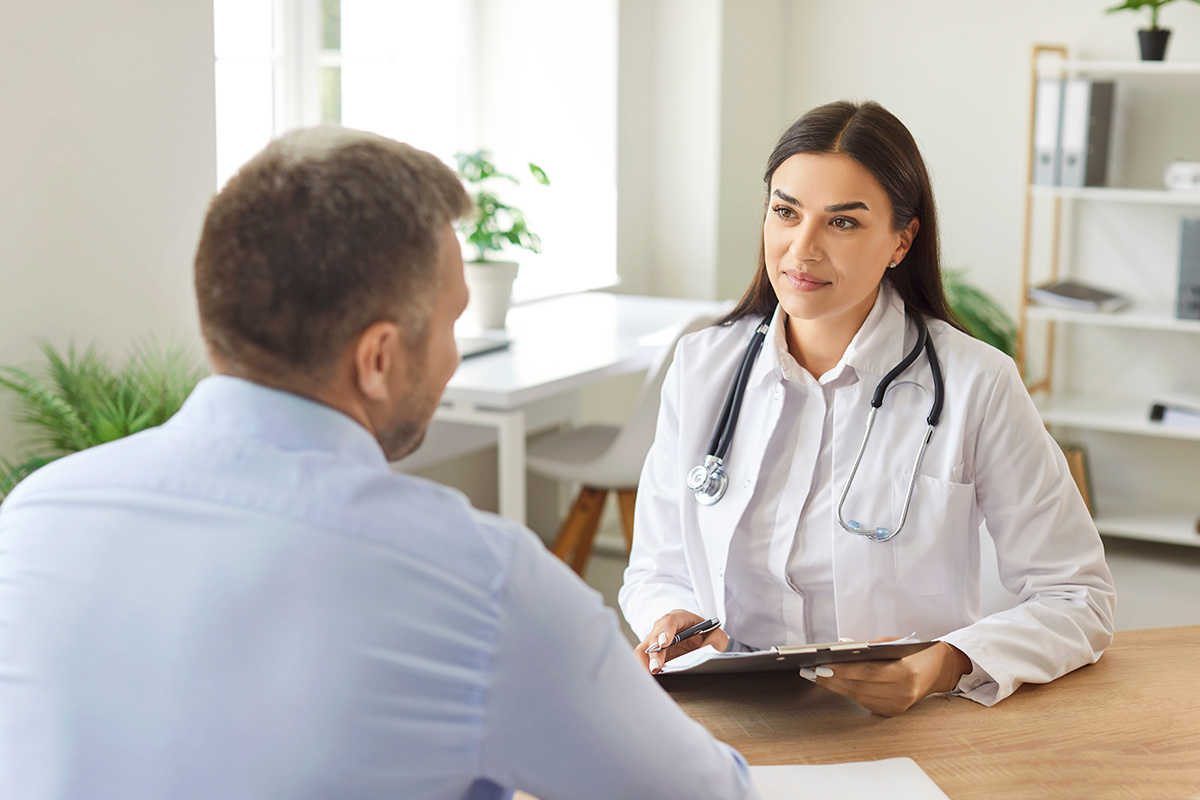 Studio Romantic / Shutterstock / FOTODOM📷Сфера здравоохранения включает в себя профилактику, диагностику и лечение заболеваний, а также реабилитацию пациентов и оказание медицинской помощи в экстренных ситуациях