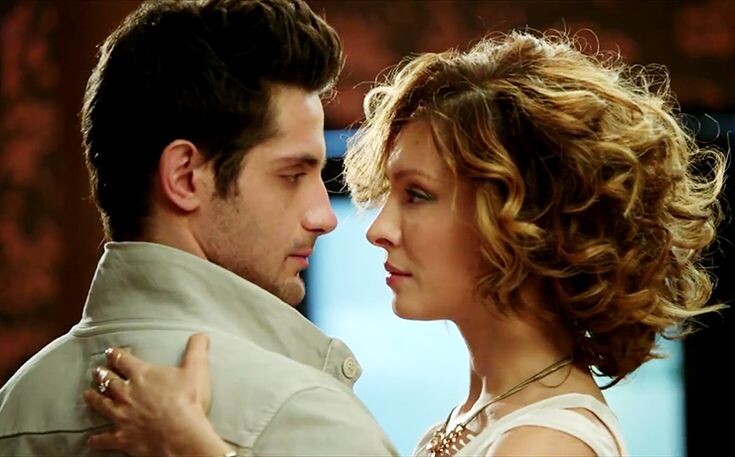 Изменившиеся образы обоих, делающие их «взрослее» и «серьезнее», подтверждают, что оба персонажа планомерно развивались, двигаясь от токсичной динамике к спокойным, семейным отношениям.