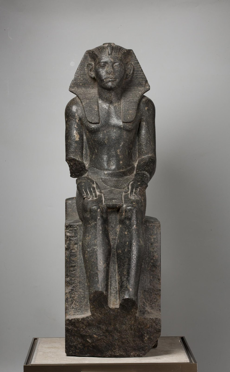 Статуя Аменемхета III, Древний Египет, вторая половина 19 в. до н. э., Государственный Эрмитаж, Санкт-Петербург © Public domain
