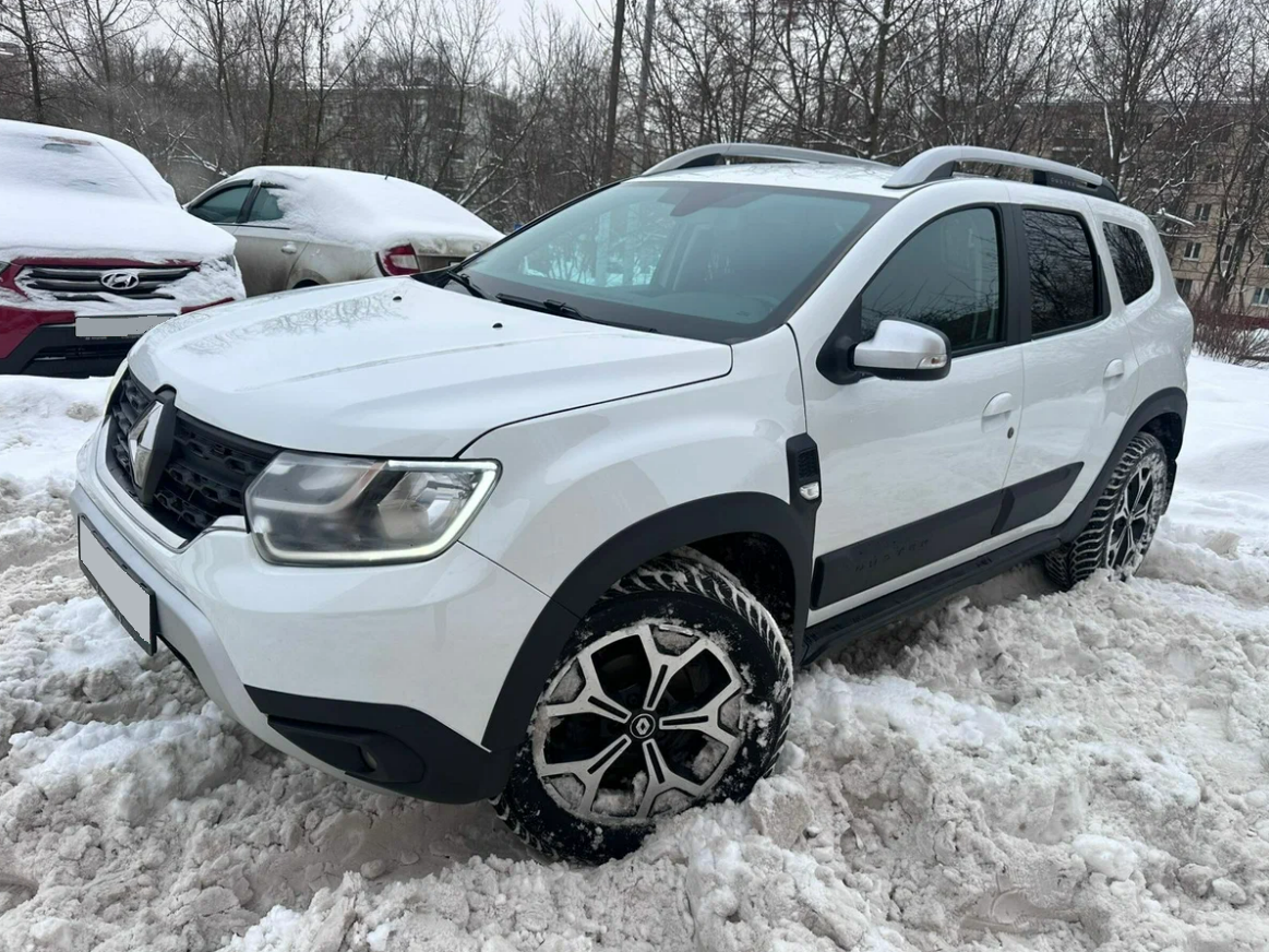 Новые Renault Duster II снова продают в РФ. Но россияне не торопятся их покупать. Источник иллюстрации - auto.ru