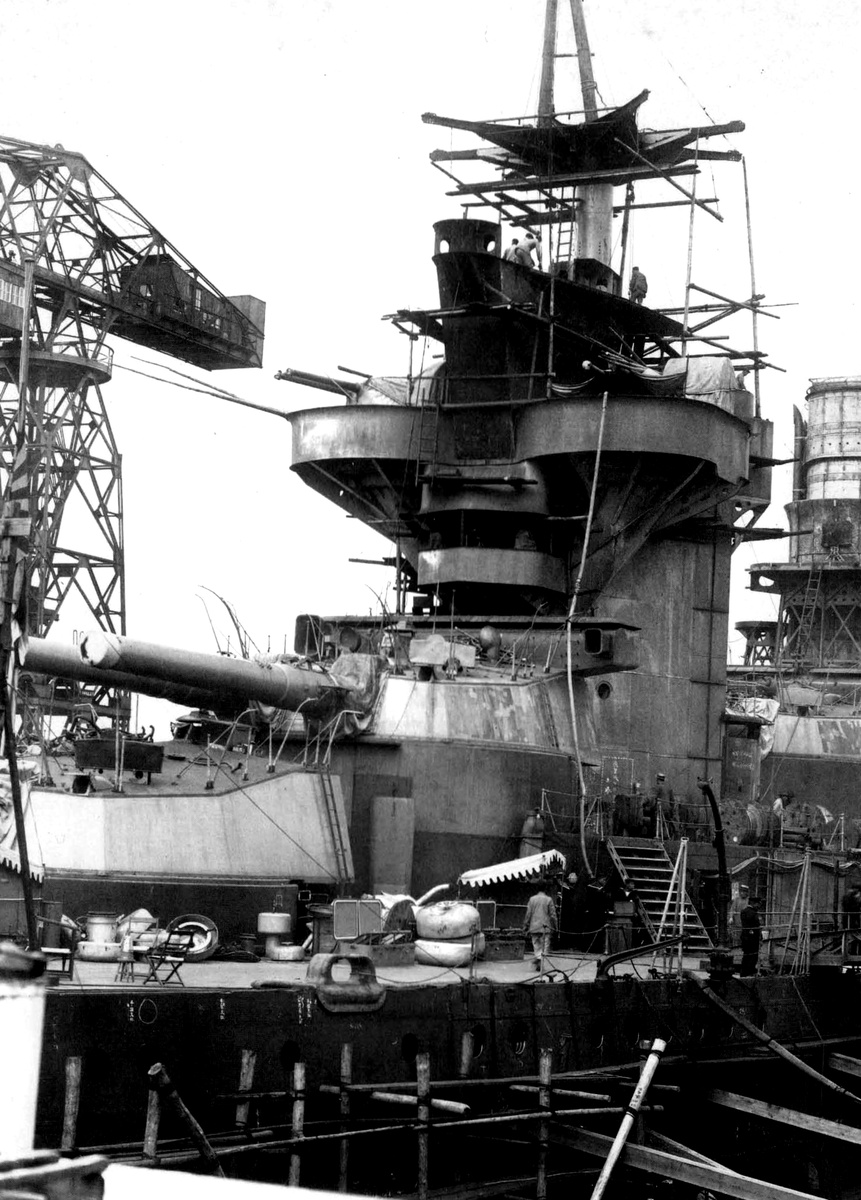 Линкор "Ямаширо" в период модернизации