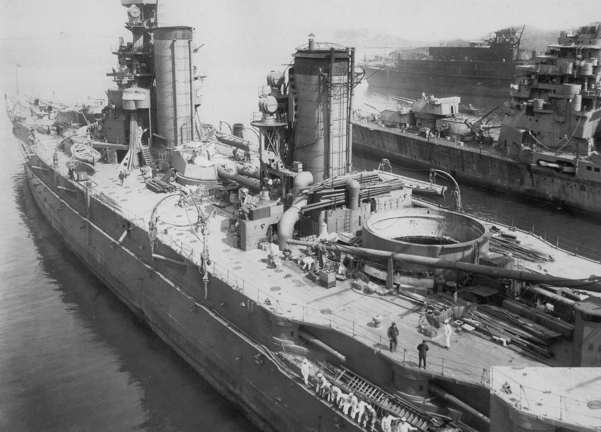 Линкор «Ямаширо» во время достройки на верфи