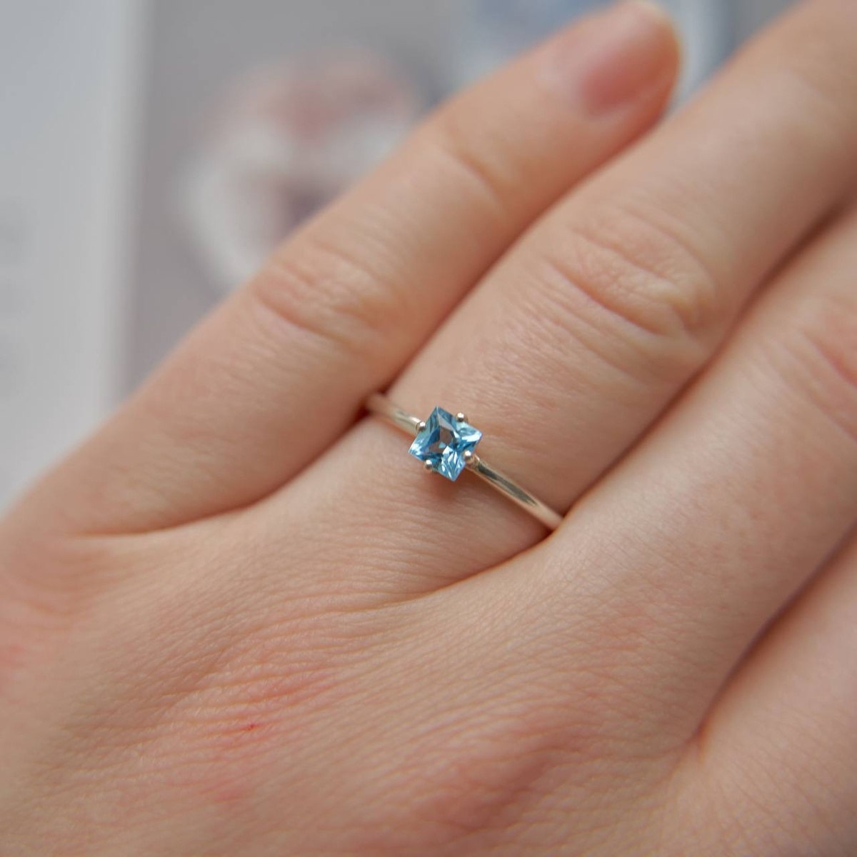 Кольцо Punto c топазом 