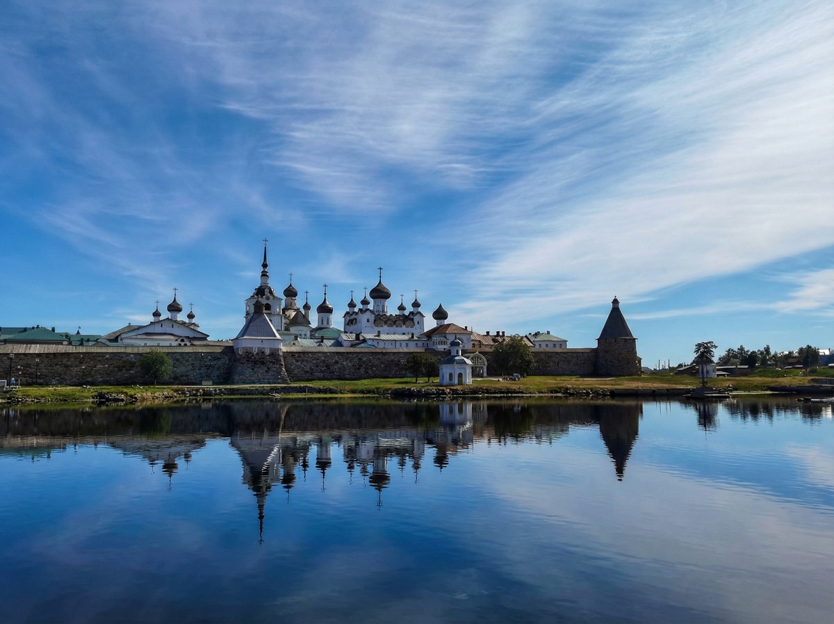 Небесное отражение монастыря в водах...