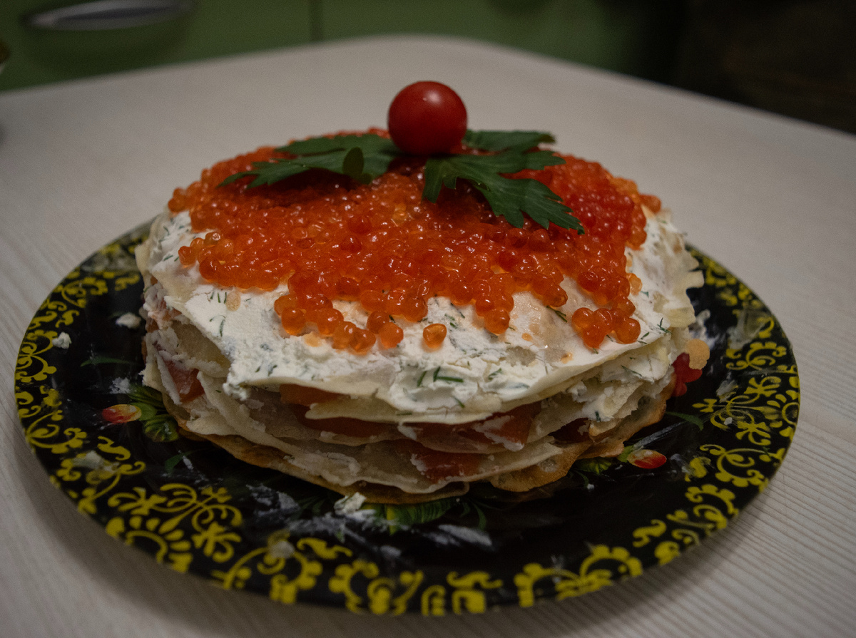 Блины и икра в числе первых ассоциаций в списке "национальных угощений". Блины с икрой - вообще чисто наша тема! / фото автора.