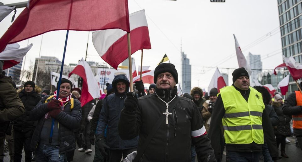    Польские фермеры на митинге. Attila Husejnow/Keystone Press Agency / www.globallookpress.com