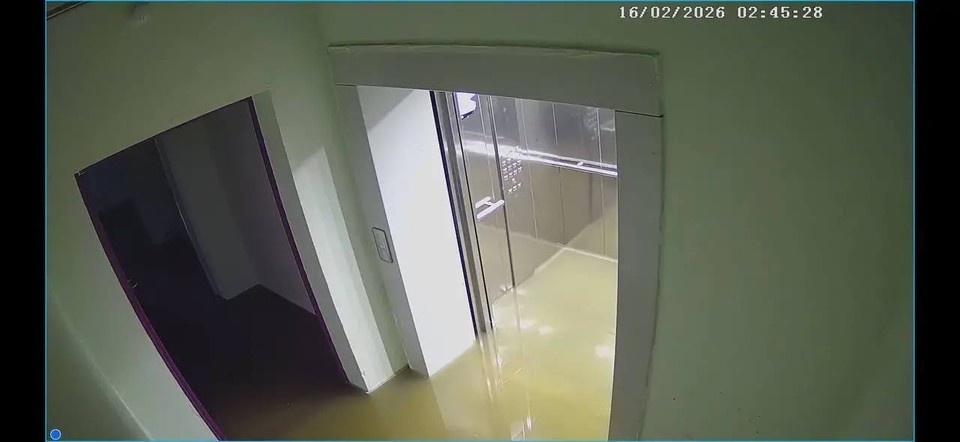 «Вода хлещет, нас топит»: канализационные стоки топят новостройку на Ставропольской в Тюмени