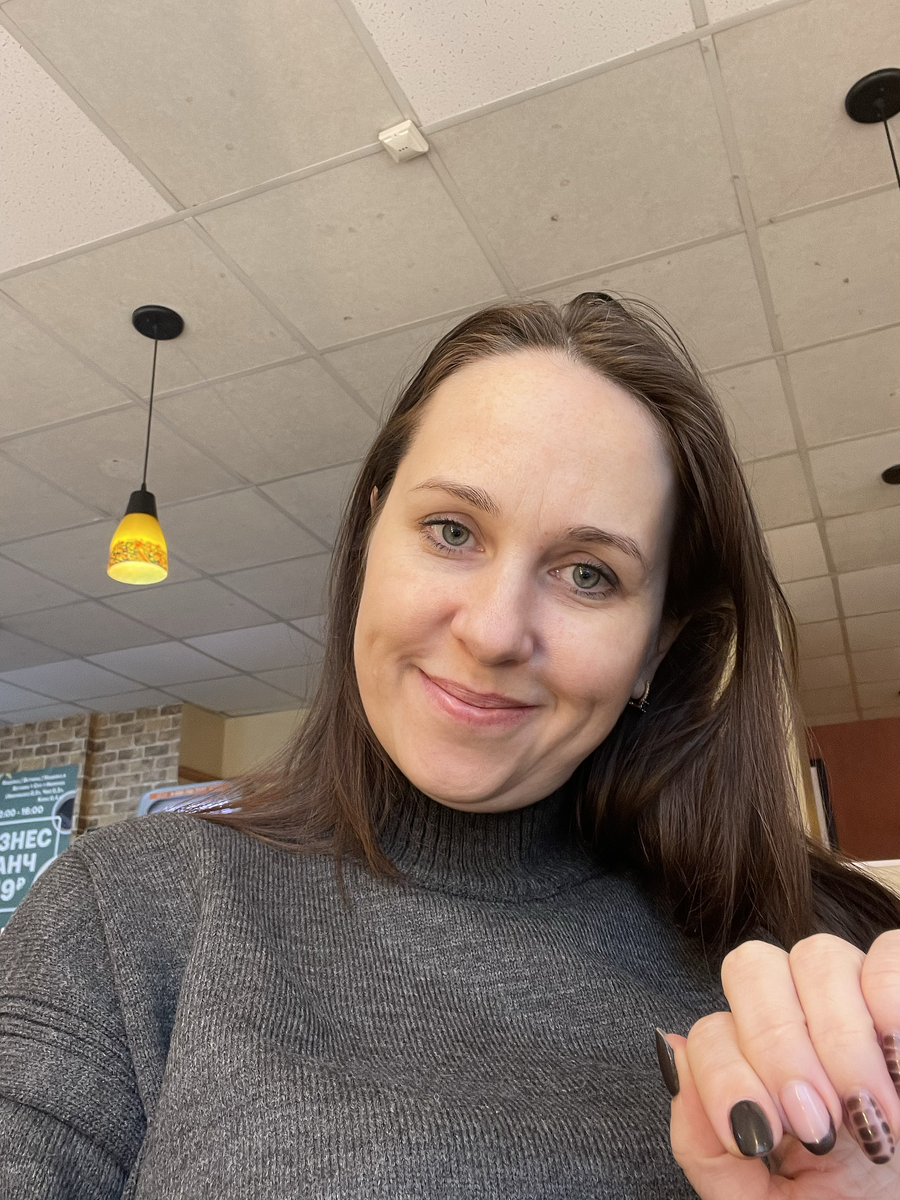 автор в выборе нового места работы