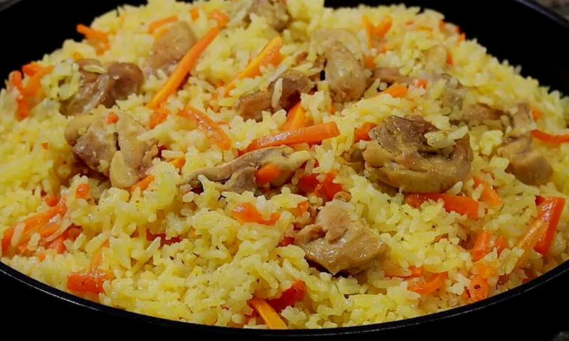 Плов из куринцы на сковороде