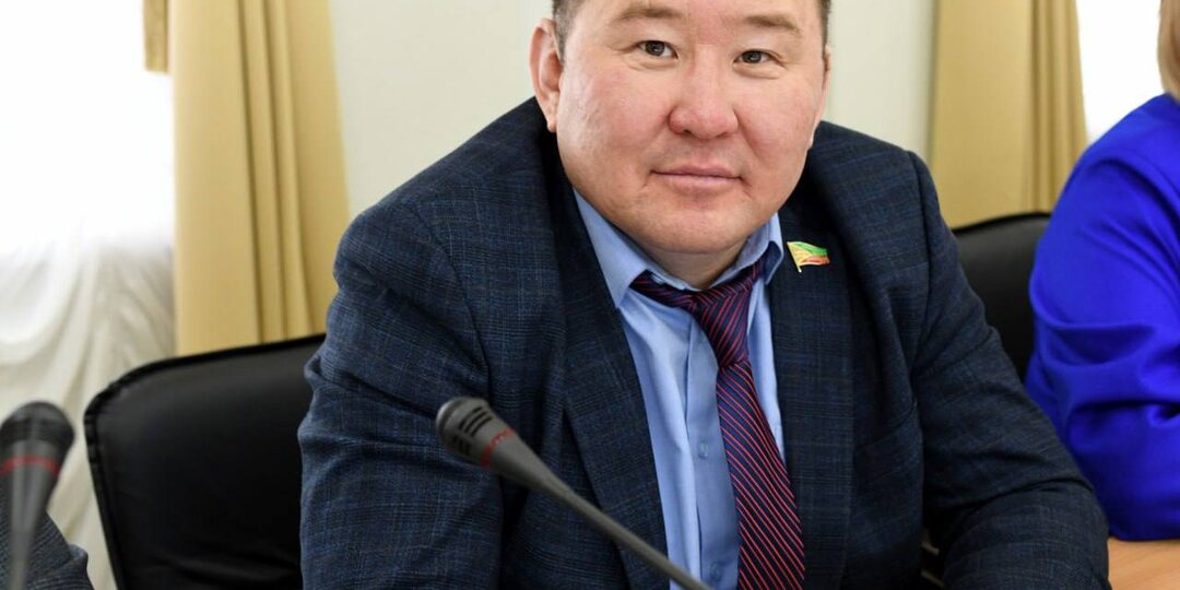 Депутат не может выйти на новую работу, потому что сломал ногу на скользких тротуарах Читы