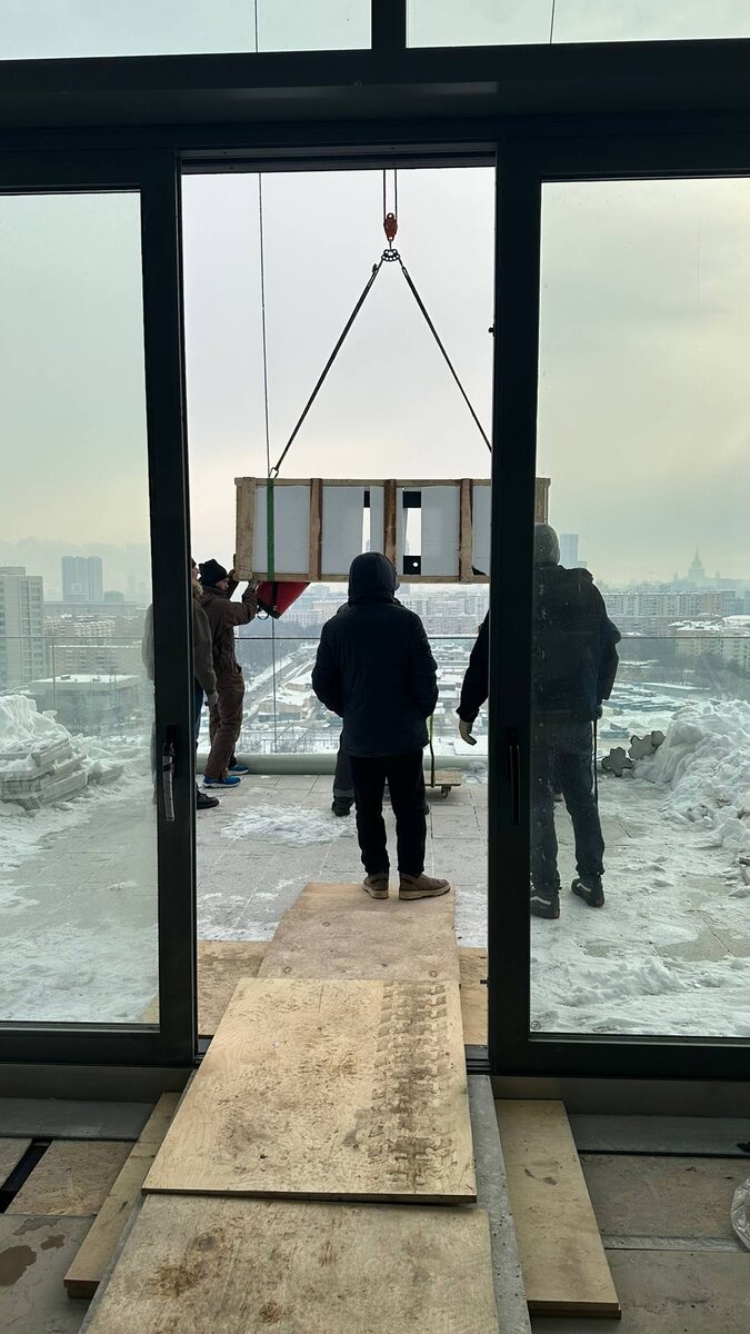 Поднимаем столешницы на 18-й этаж через улицу