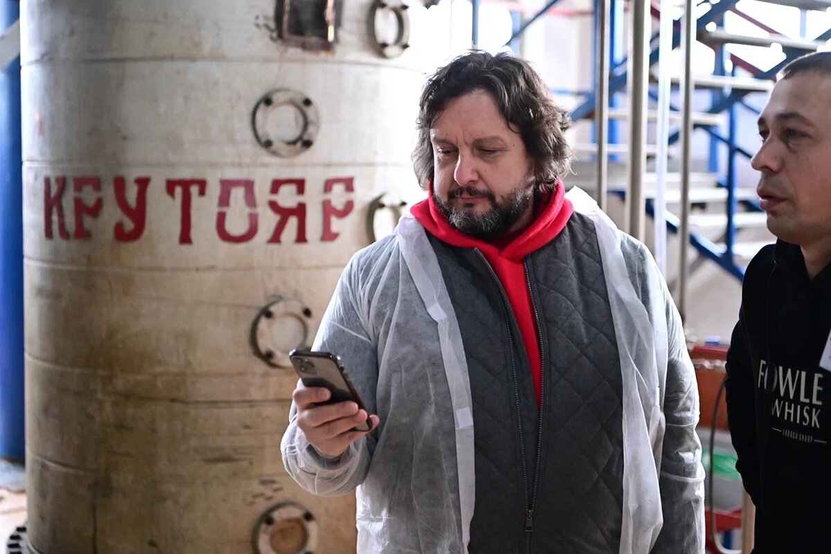 Та самая колонна на заднем плане