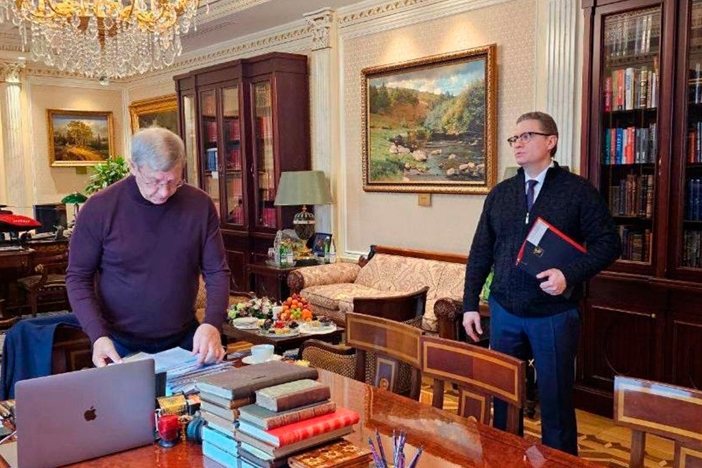    Встреча губернатора и основателя АФК "Система" прошла в Москве.