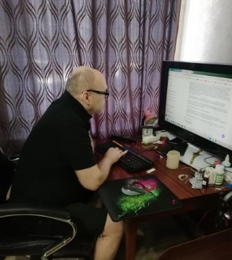 Проверяю  чего  написал. Фото из личного  альбома. / Простые Разговоры На Кухне.