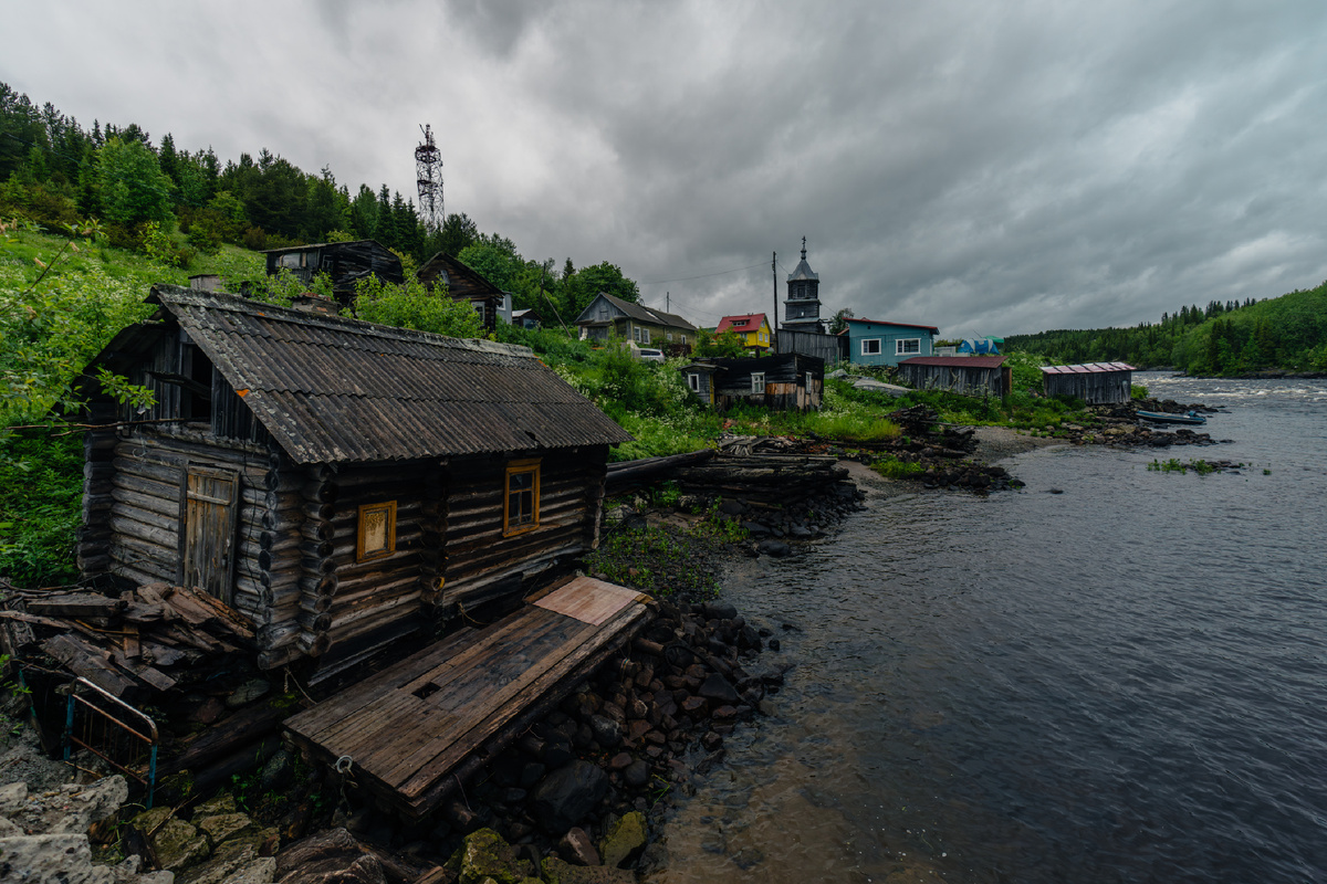 Берег реки в деревне Умба. Фото автора.