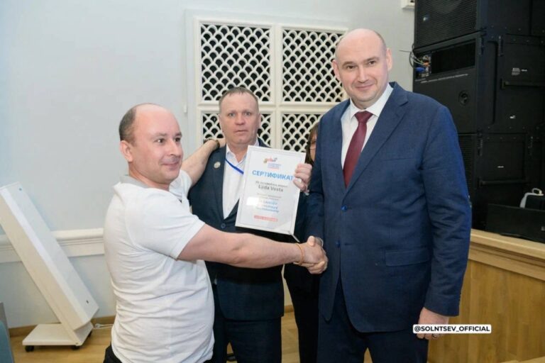    Три ветерана СВО из Оренбуржья получили автомобили с ручным управлением Оренбуржье