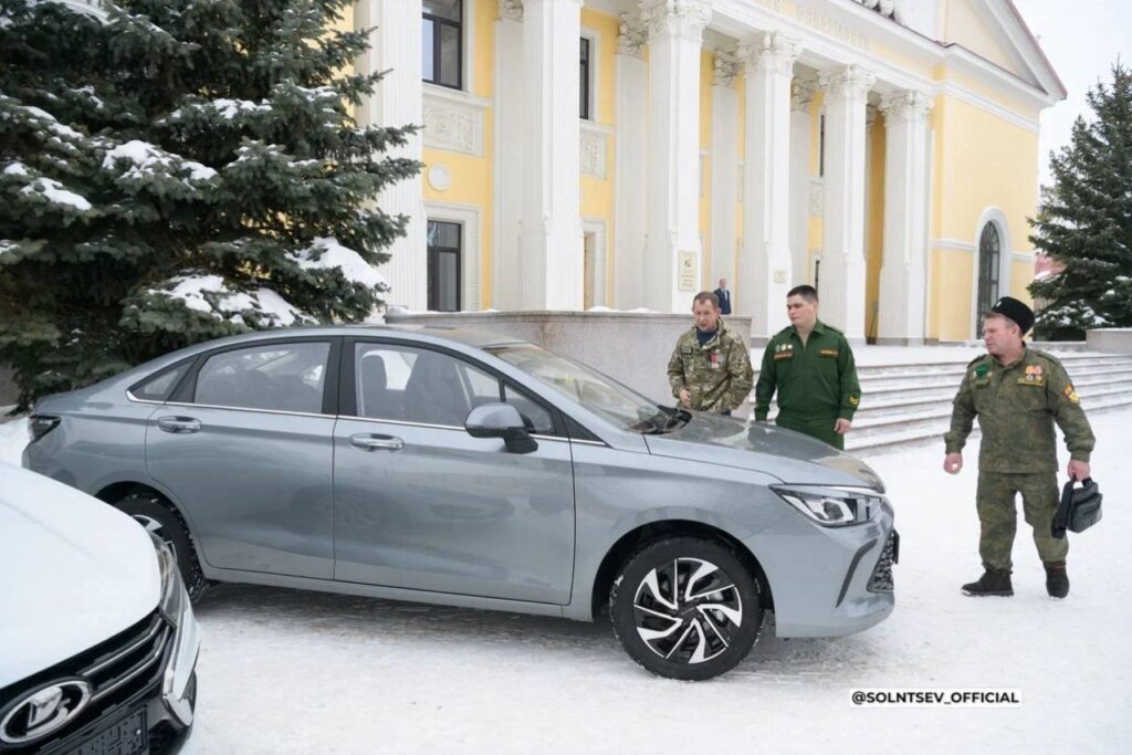     Три ветерана СВО из Оренбуржья получили автомобили с ручным управлением Оренбуржье
