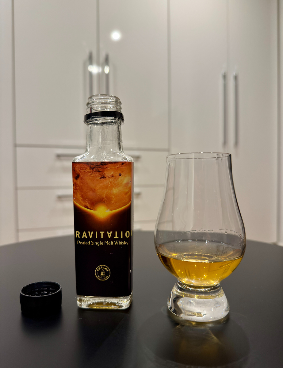 Обратите внимание на ножки.