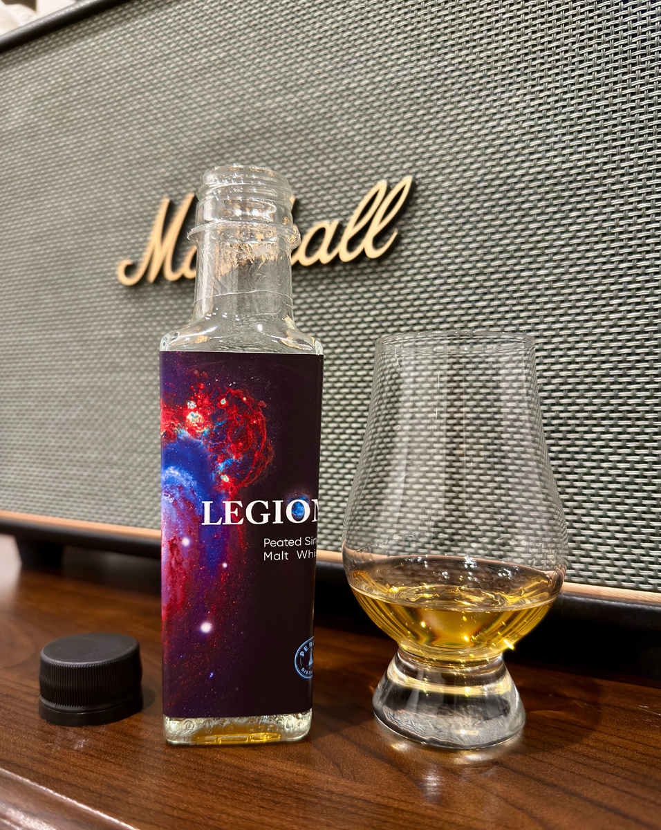 Цвет данного виски чуть светлее, чем у Gravitation.