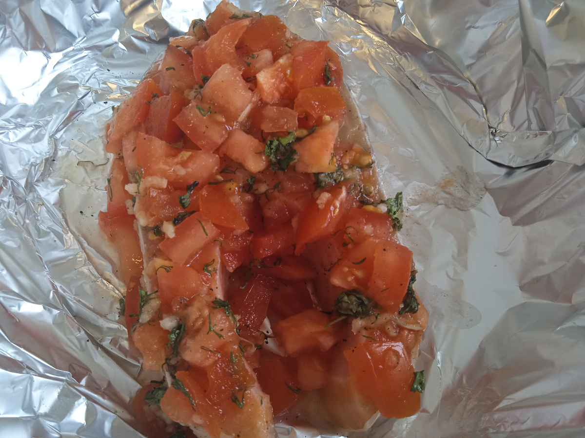 Стейк с помидорами.