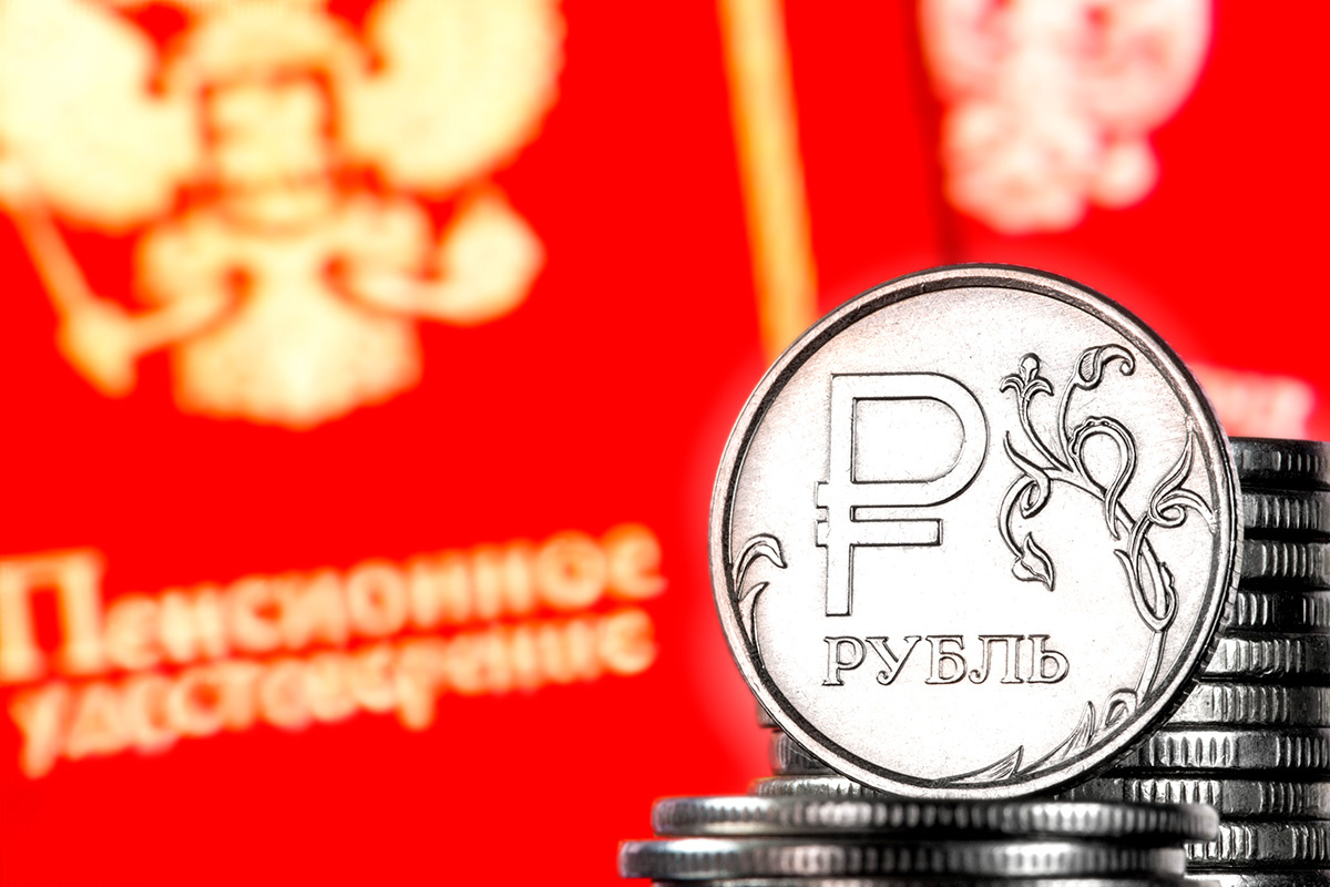 PalSand / Shutterstock / FOTODOM📷Чем большая сумма взносов зафиксирована на индивидуальном лицевом счете пенсионера, тем больше пенсия