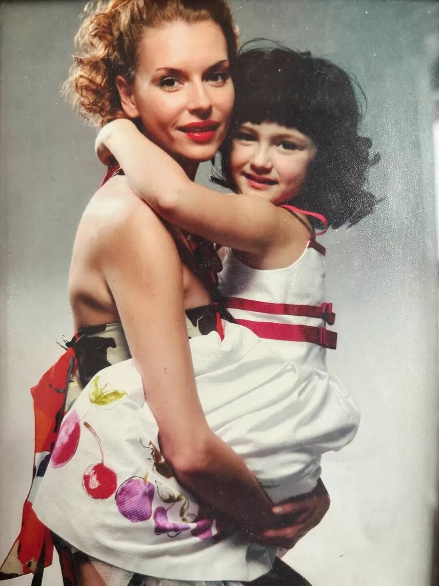 Любовь Толкалина с дочкой📷
